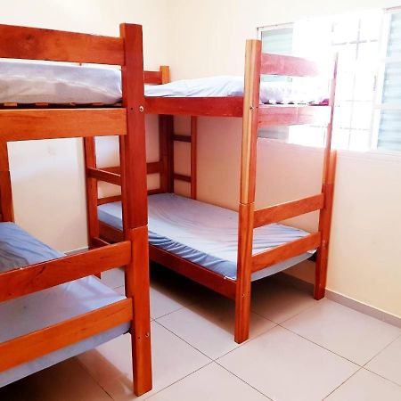 Ótima Casa Caldas Novas 2 km do centro para ate 14 pesssoas com piscina aquecida, churrrasqueira, Wifi Exterior foto